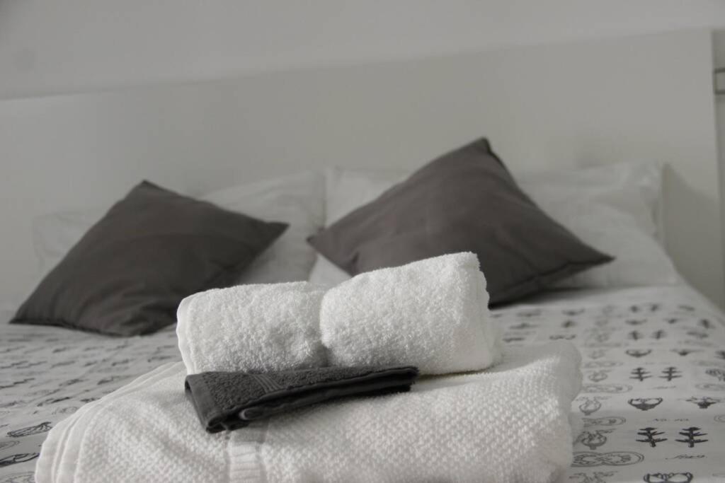 The White Side Apartment Napoli Bagian luar foto