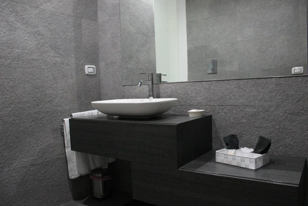 The White Side Apartment Napoli Bagian luar foto