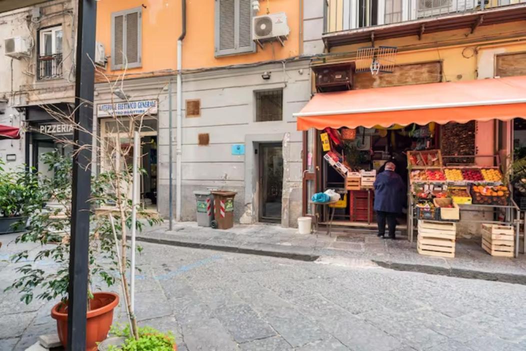 The White Side Apartment Napoli Bagian luar foto